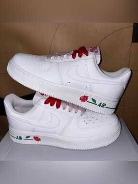 NEW Nike Air Force 1 Low '07 SE NBY IF0498 100 White ‘Roses’ Women Size 5.5